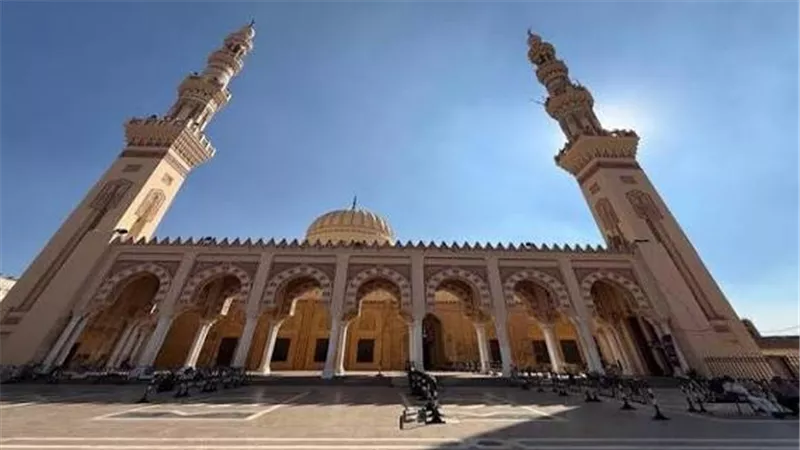مسجد السيد البدوي.. مزار ديني وتاريخي في قلب طنطا