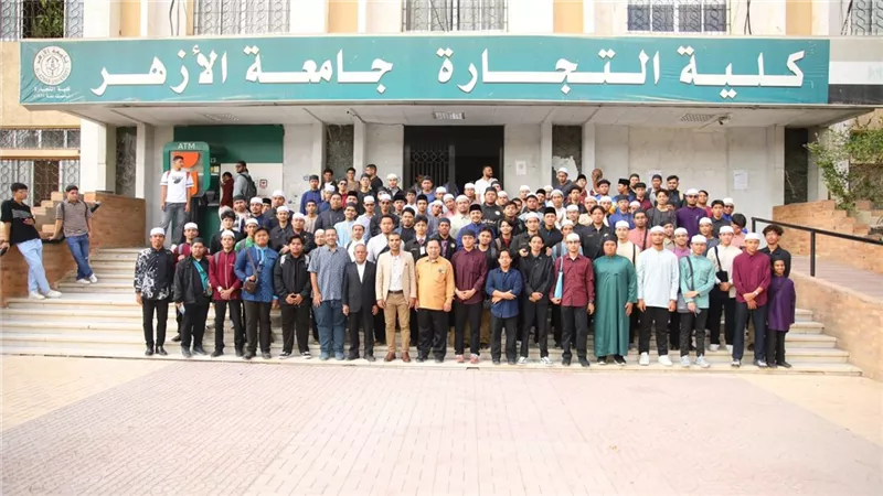 رئيس جامعة الأزهر لطلاب ماليزيا: اجتهدوا وكونوا خير سفراء
