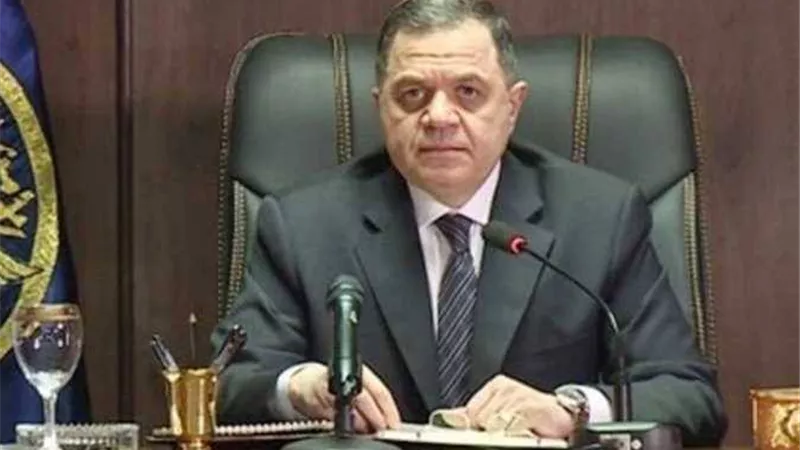 قرار وزاري بإبعاد أوزبكي من مصر والسماح لـ42 مصريًا بجنسيات أجنبية