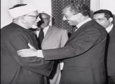 الإمام الأكبر محمد الفحام والرئيس السادات&nbsp;