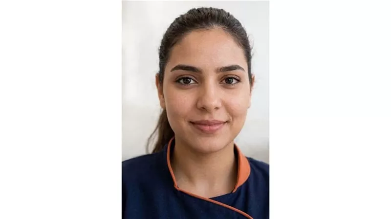 المواطنة عزة رمزي، التي توفيت في قصف مطار الملك خالد بالرياض    