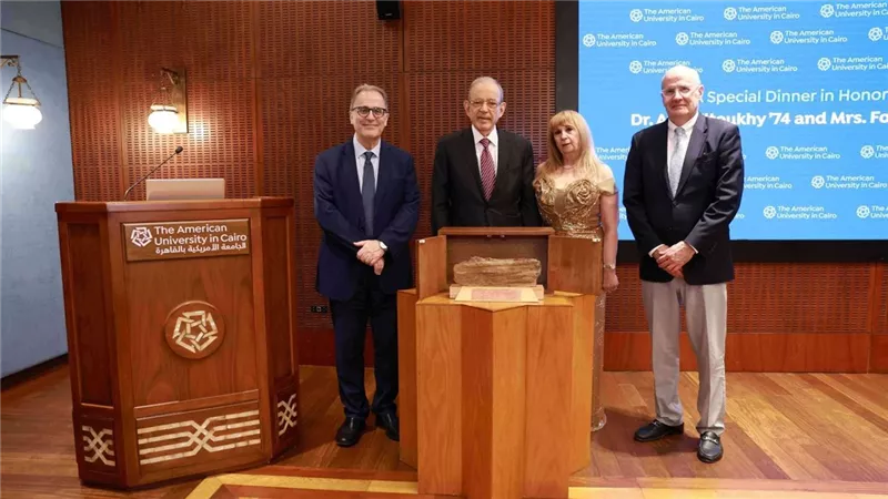 لدعم التعليم.. الجامعة الأمريكية بالقاهرة تكرّم عاطف الطوخي