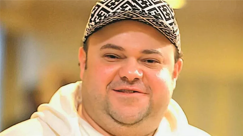 الفنان مدحت تيخا 
