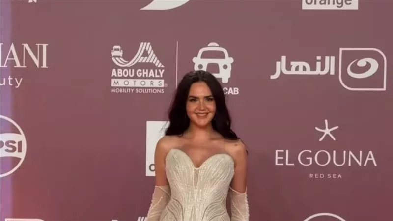 ركين سعد تطل بالأبيض في مهرجان الجونة السينمائي