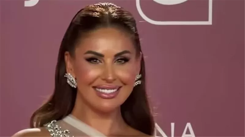 مي سليم تتزين بالكريستال في حفل افتتاح مهرجان الجونة