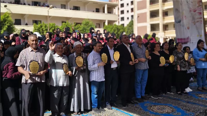 احتفالية كبرى لتكريم العطاء وإرساء قيم الوفاء للمحالين إلى المعاش بنجع حمادى