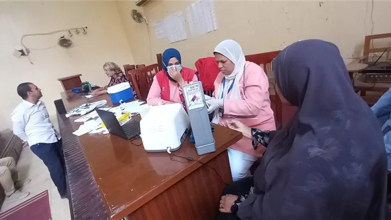 محافظ أسيوط: فحوصات للكشف المبكر عن الأمراض المزمنة والأورام للعاملين بمديرية الزراعة