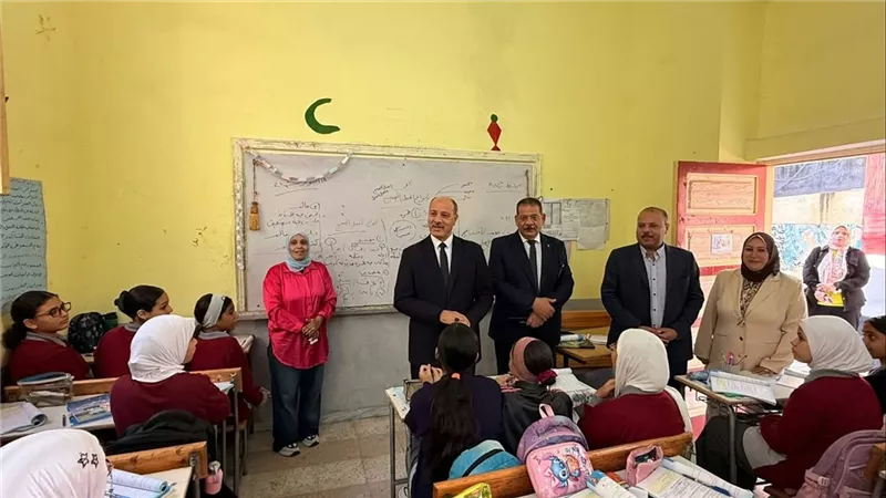 أبوزيد يتفقد مدارس شرق الإسكندرية.. ويتابع امتحانات أكتوبر 