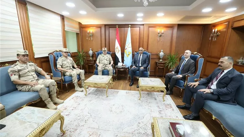 محافظ كفر الشيخ يستقبل مدير جمعية المحاربين القدماء 
