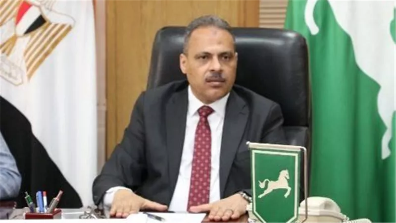 الأشموني يشدد بتكثيف المرور المفاجئ علي المنشآت الطبية والعيادات الخاصة والمعامل