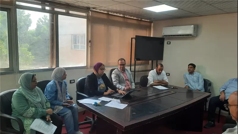 وكيل صحة قنا يجتمع بالطب الوقائي إستعداداً للحملة القومية للتطعيم ضد الحصبة 