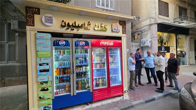 نائب محافظ القاهرة للمنطقة الغربية يتابع تنفيذ منظومة الأكشاك الموحدة