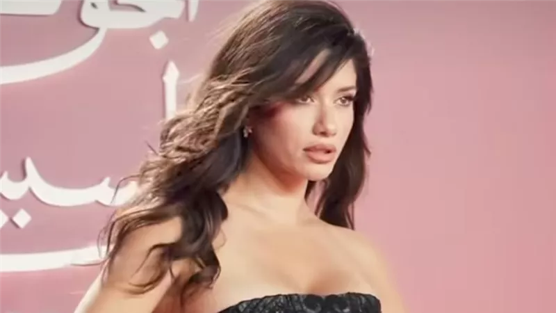 الفنانة اللبنانية سينتيا خليفة