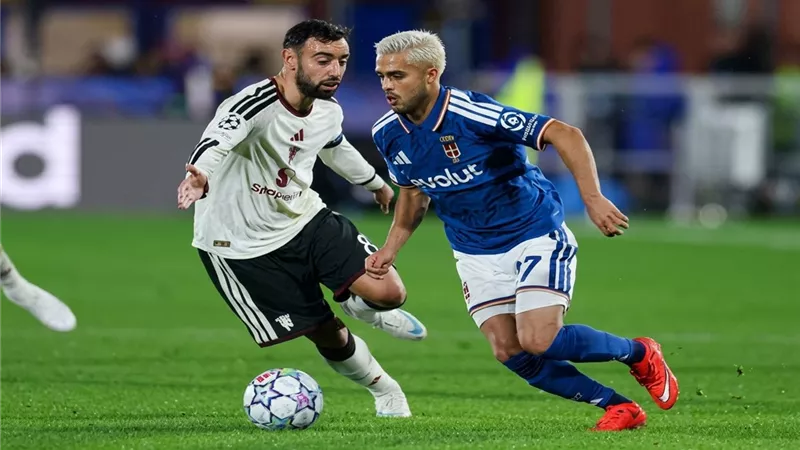 كومو يكتسح مانشستر يونايتد في دوري أبطال أوروبا