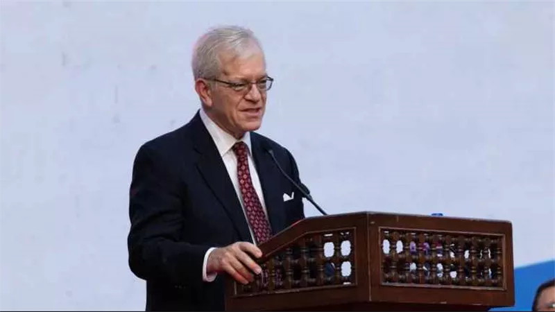 القائم بأعمال السفارة الأمريكية يزور ضريح سعد زغلول.. فيديو