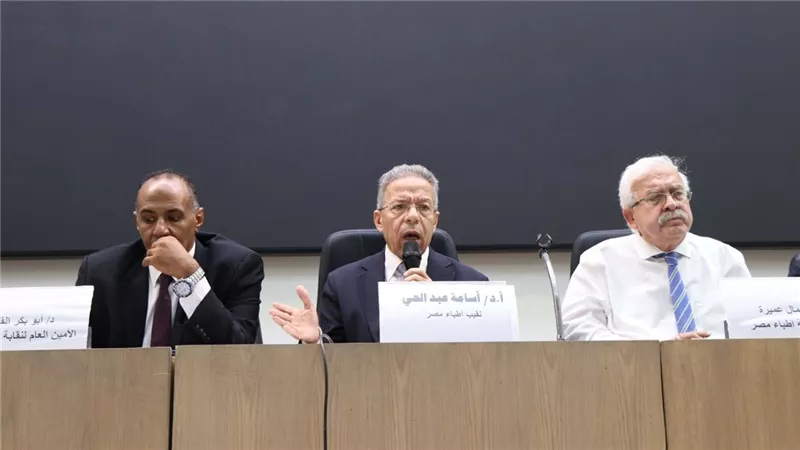 نقيب الأطباء  