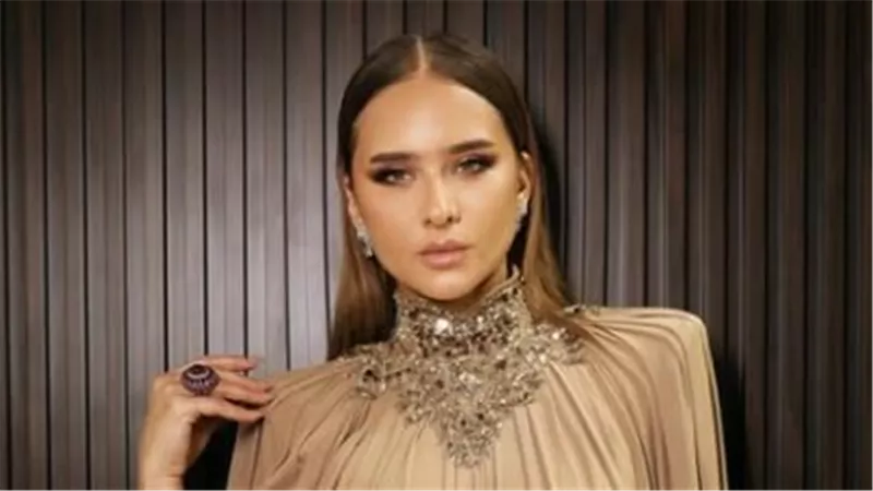 نيللي كريم تعود لحقبة الخمسينات في مهرجان الجونة (صور)
