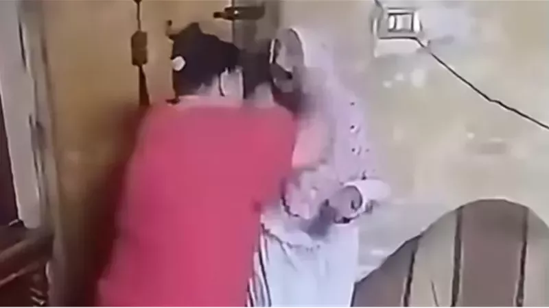 فيديو اعتداء على مسنة يثير الجدل