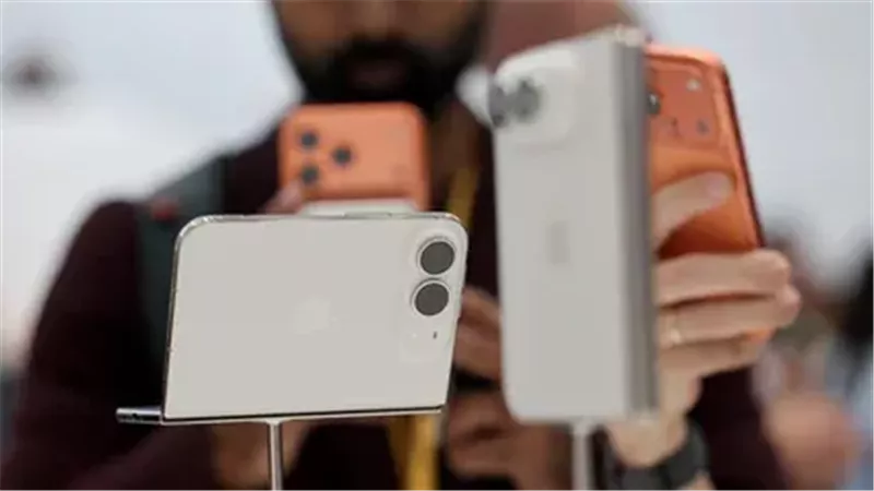  آيفون Duo القابل للطي