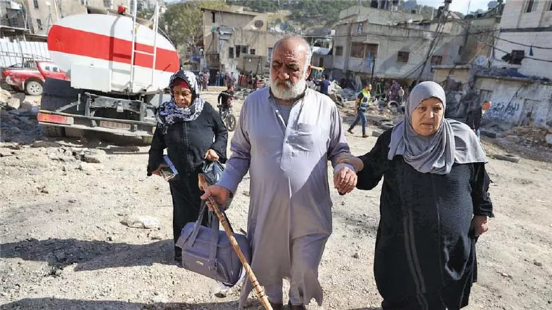 قوات الاحتلال تجبر 200 عائلة للنزوح ومخطط لتهجير 2500 فلسطيني 