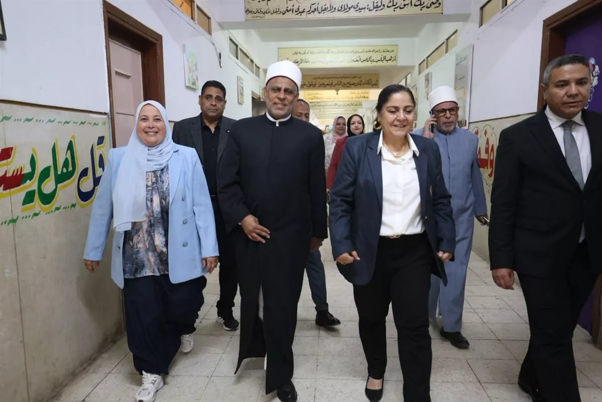 رئيس قطاع المعاهد الأزهرية ونائب محافظ القاهرة يشهدان انطلاق الحملة القومية للتطعيم