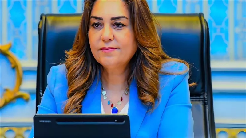 منال عوض  