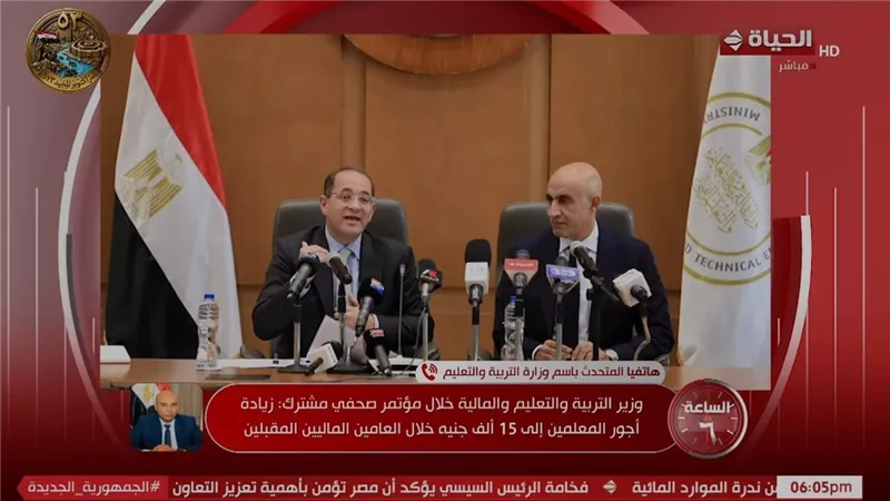 زيادة مرتبات المعلمين على مرحلتين.. والتعليم تكشف موعد الأولى