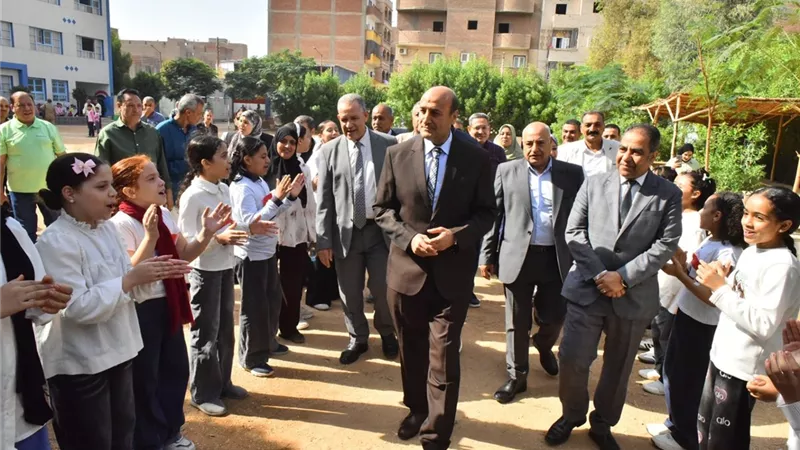 محافظ أسيوط يتابع تنفيذ الحملة القومية المجانية للتطعيم ضد الحصبة والحصبة الألمانية بساحل سليم