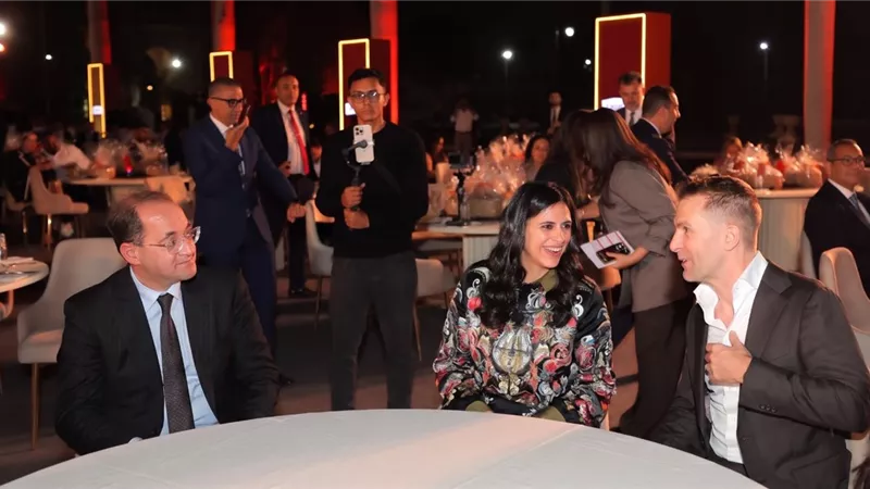 وزير المالية وتون هيسيلز وهدير شلبي