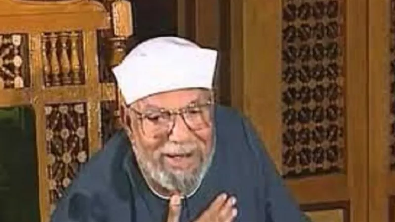 شاهد.. أستاذ جامعي يهاجم 